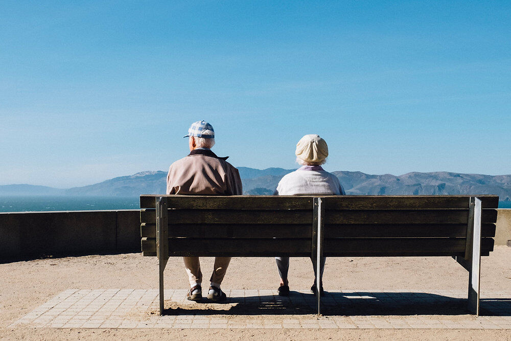 Partir en vacances avec une personne âgée en perte d’autonomie